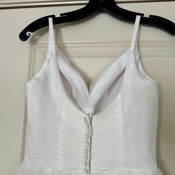 Elegant Ivory Spaghetti-Strap Tulle Wedding Gown - Picture 11 of 16